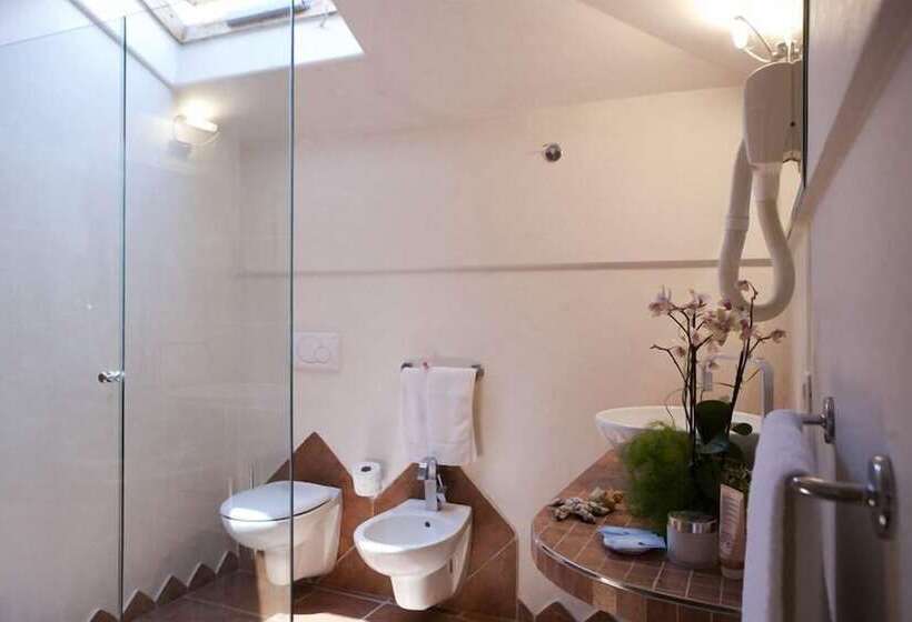 スタンダードトリプルルーム, Derby