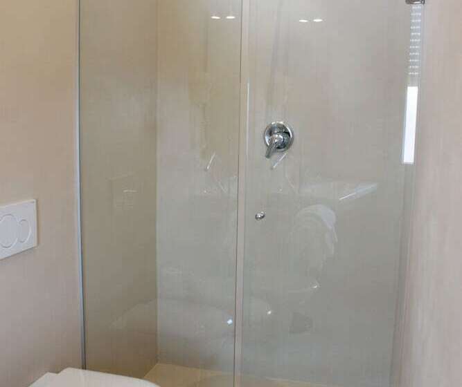 スタンダードトリプルルーム, Derby