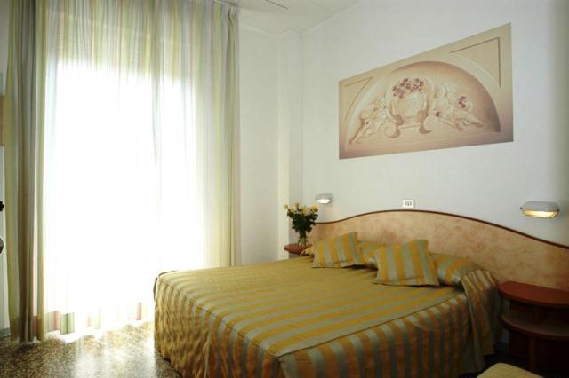 スタンダードトリプルルーム, Derby