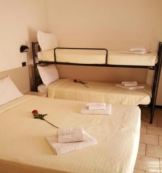 スタンダード4人部屋, Galileo