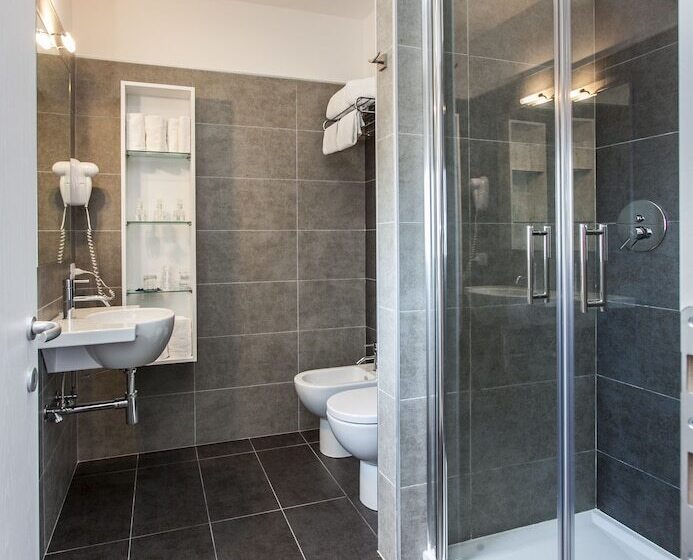 غرفة قياسية ثلاثية, Gardenia