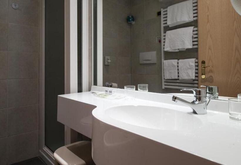 סוויטת פנטהאוז, Garni Aritz