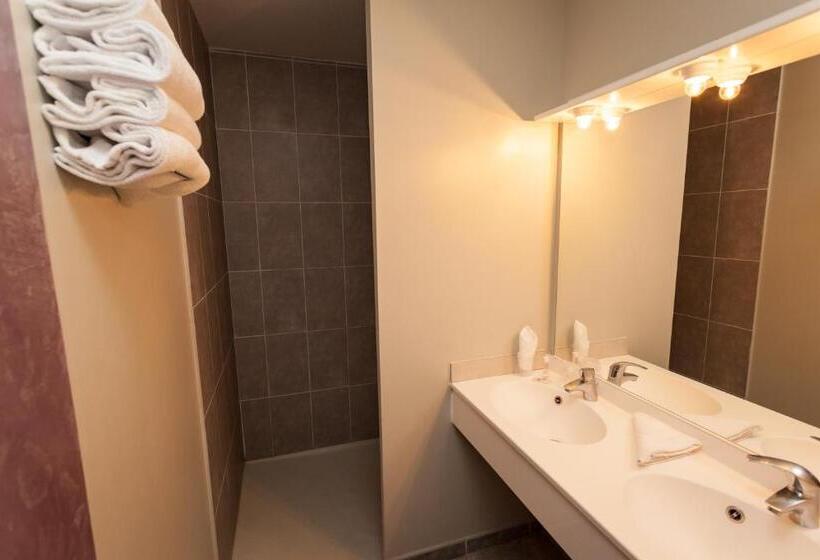 اتاق خانوادگی, Grand Cap Rooftop Pool