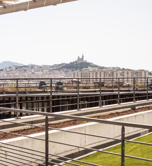 Номер Superior с Видом, Holiday Inn Express Marseille Saint Charles, An Ihg