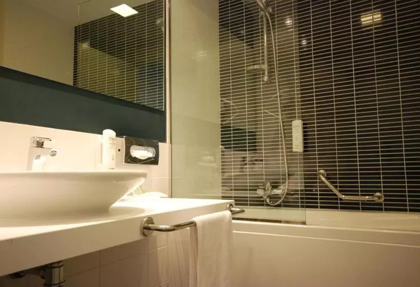 اتاق خانوادگی, Holiday Inn Milan Nord Zara, An Ihg