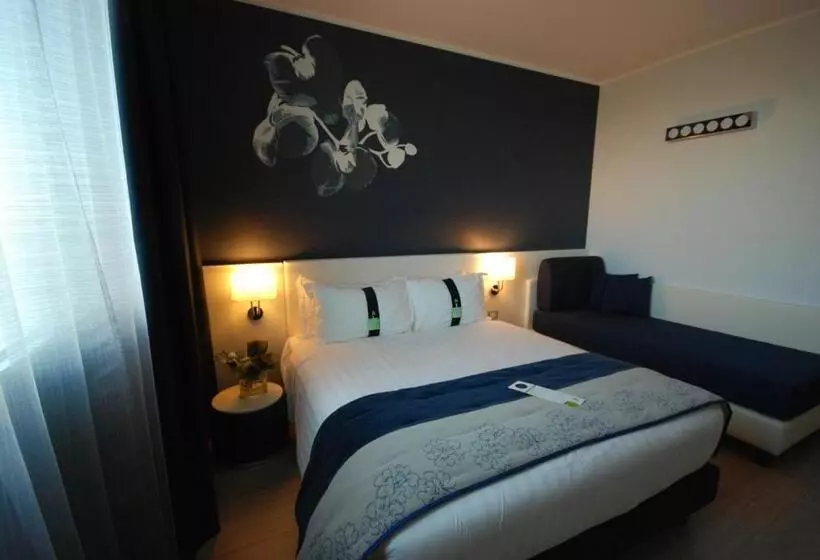 اتاق خانوادگی, Holiday Inn Milan Nord Zara, An Ihg