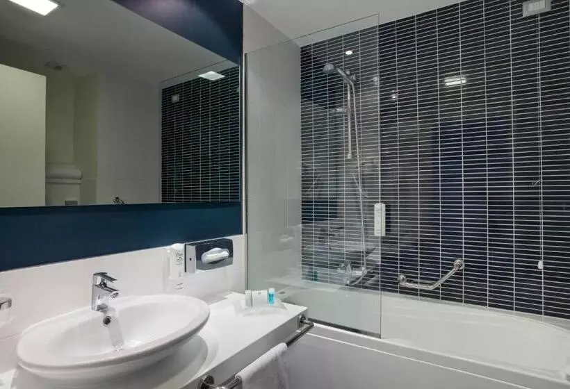 اتاق خانوادگی, Holiday Inn Milan Nord Zara, An Ihg