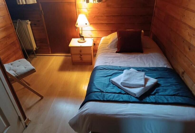 اتاق استاندارد چهار تخته, Hôtel De L Impossible