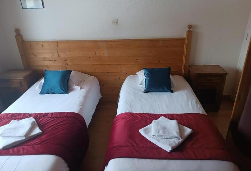 اتاق استاندارد با چشمانداز کوهستان, Hôtel De L Impossible