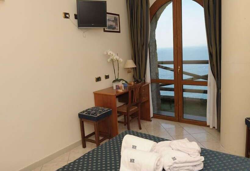 غرفة قياسية ثلاثية, Hr Hotel & Spa