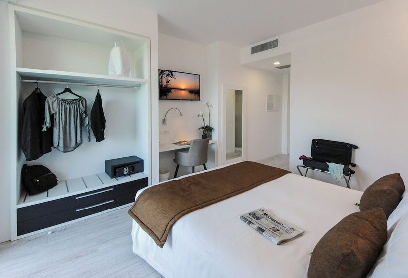 Pokój Standard, Lampara