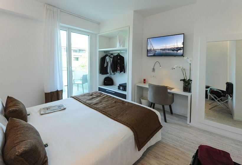 Pokój Standard, Lampara