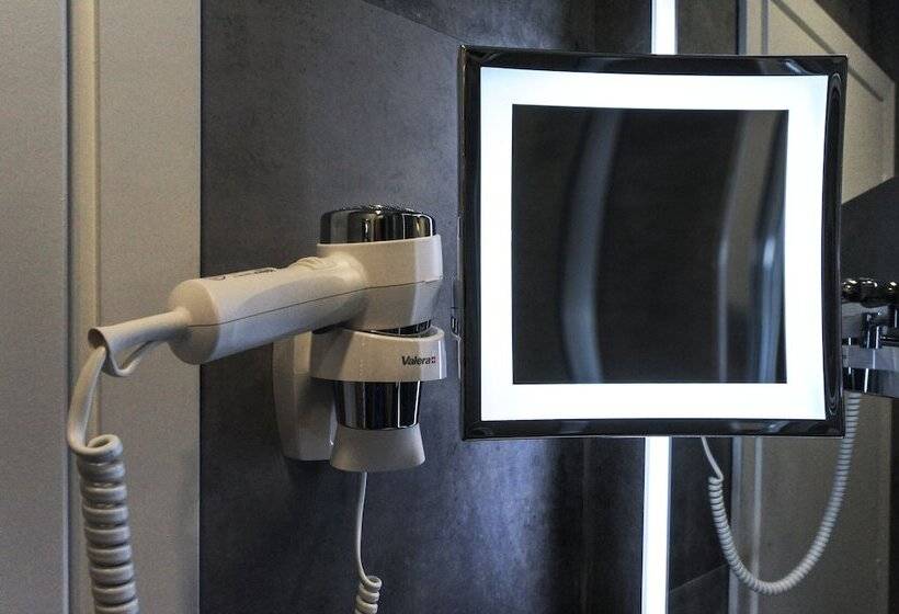 Pokój Standard, Lampara