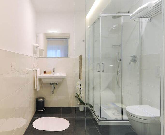 Pokój Comfort Jednoosobowy, Lampara