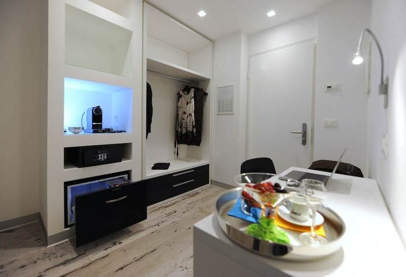 Junior Suite, Lampara