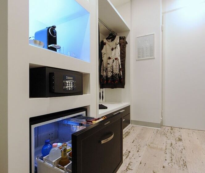 Junior Suite, Lampara