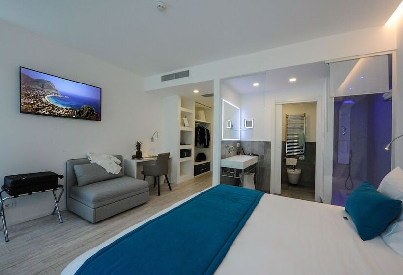 Pokój Deluxe Trzyosobowy, Lampara