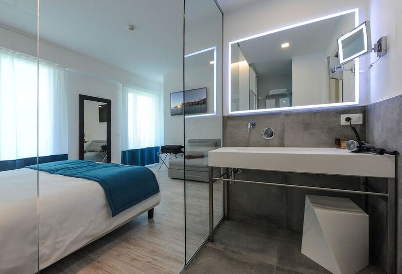 Pokój Deluxe, Lampara