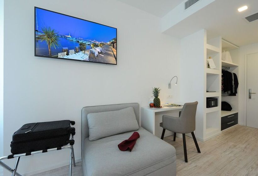 Pokój Deluxe, Lampara