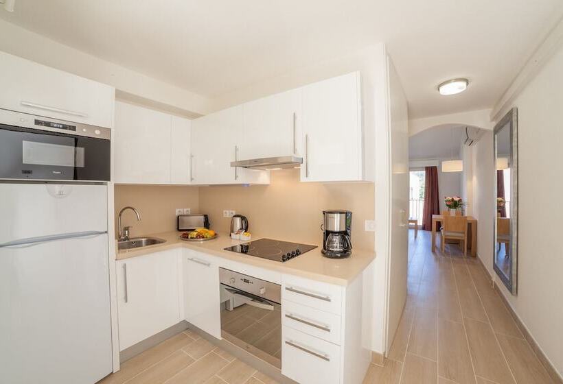 חדר סטודיו סטנדרד, Le Club Mougins