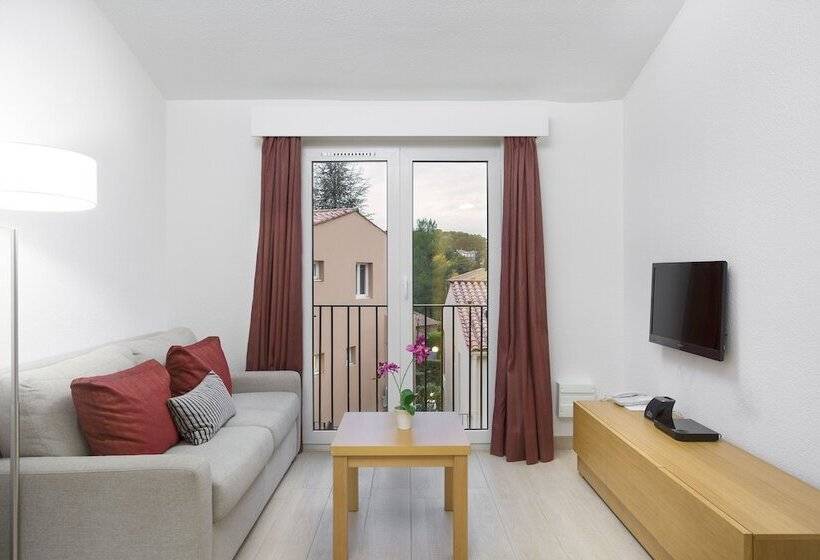 חדר סטודיו סטנדרד, Le Club Mougins