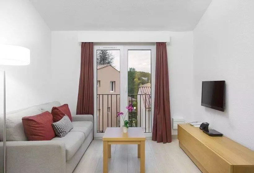 استودیوی استاندارد, Le Club Mougins