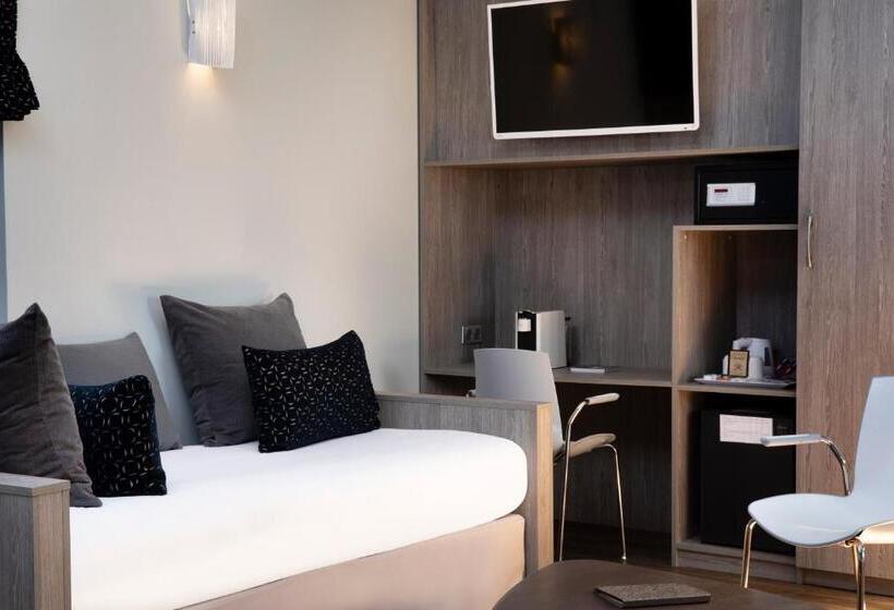 패밀리 룸, Le Mans Country Club