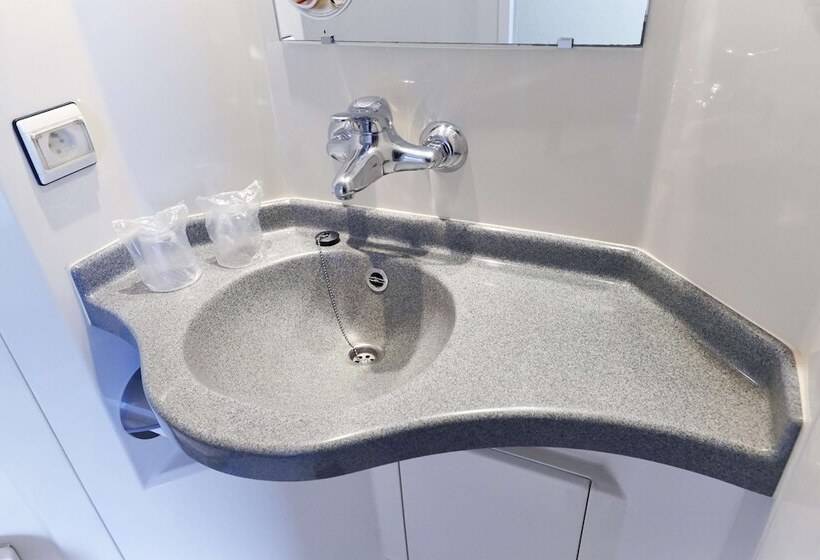 Номер Стандарт, Première Classe Paris Ouest Gennevilliers