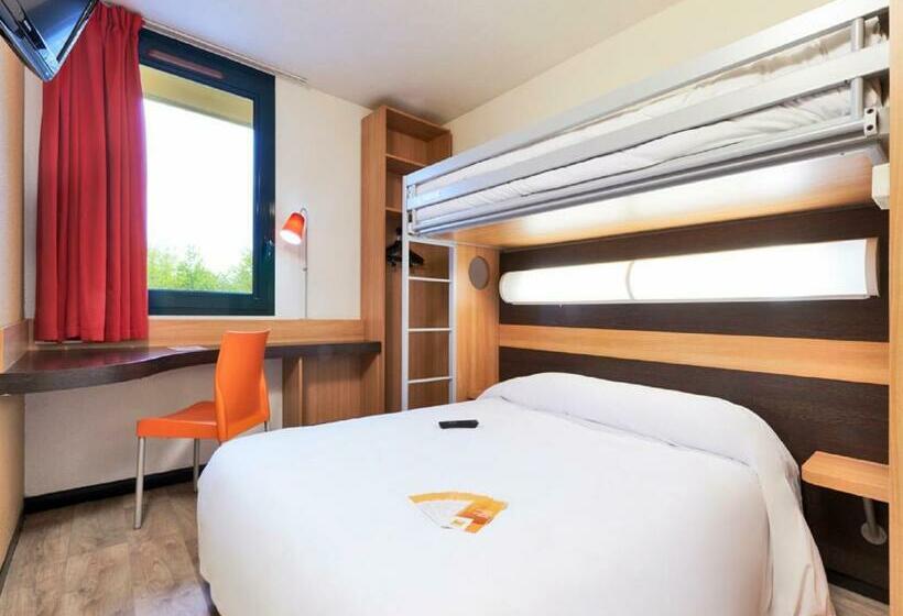 Номер Стандарт Трехместный, Première Classe Paris Ouest Gennevilliers