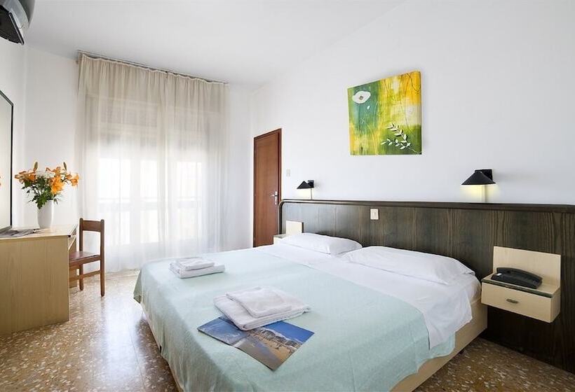 غرفة أساسية ثلاثية, Tritone