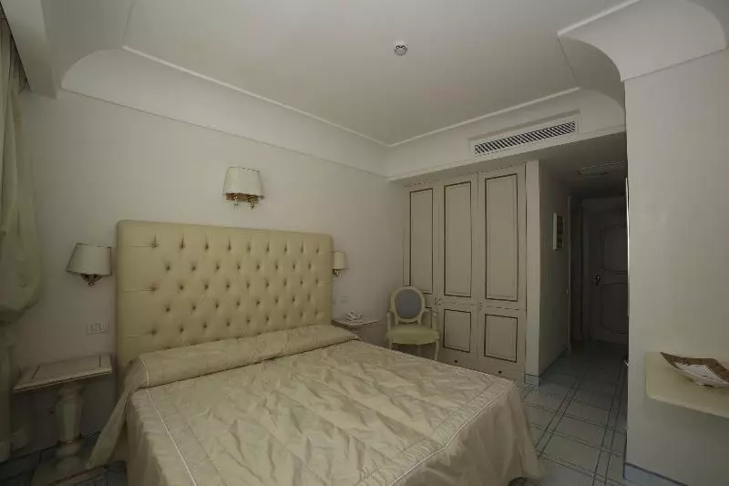 اتاق اکونومی, Villa Fraulo
