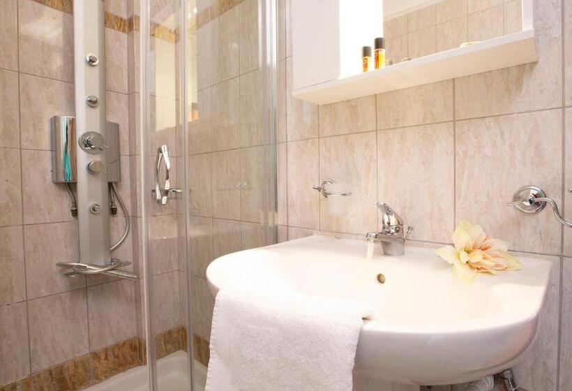 Номер Deluxe с Гидромассажем, Adria Luxury Apartments