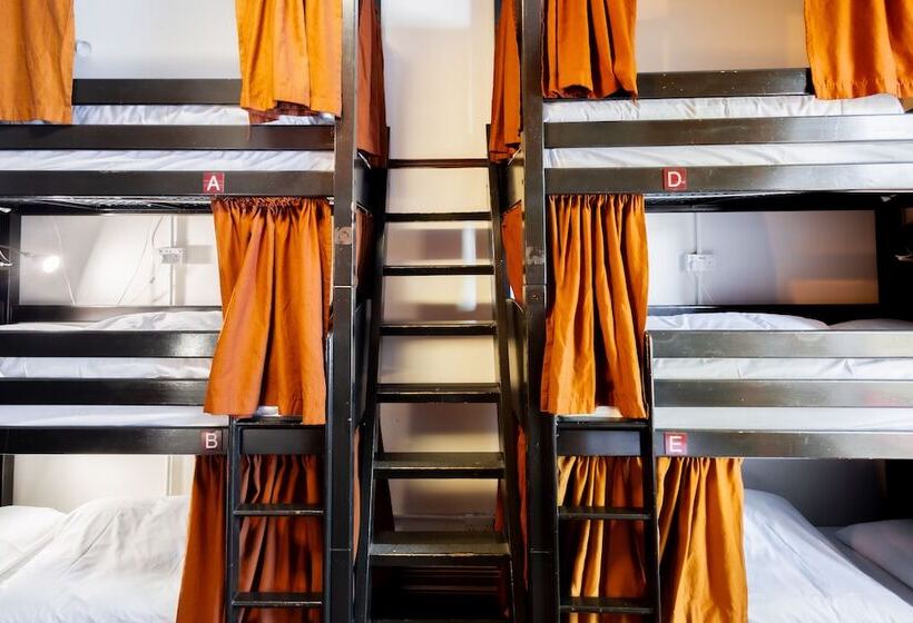 Кровать в Общей Комнате, Palmers Lodge Swiss Cottage