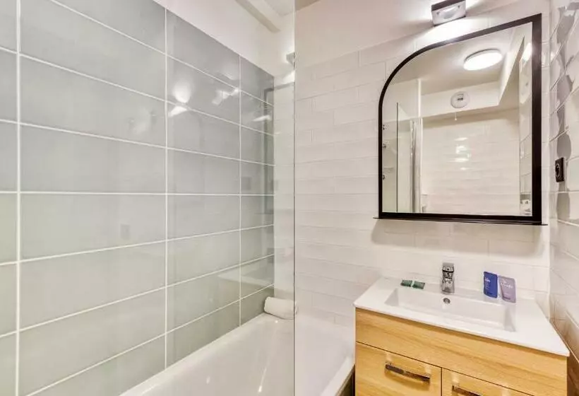 استودیوی استاندارد, Appart City Confort Paris Clichy  Mairie