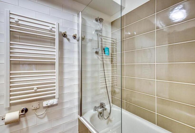 شقة غرفة واحدة, Appart City Confort Paris Clichy  Mairie