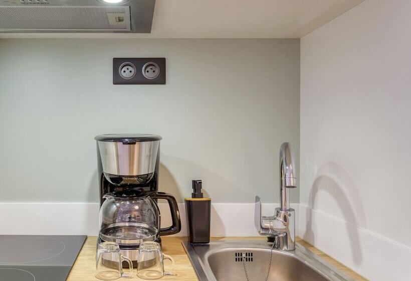 إستديو عائلى, Appart City Confort Paris Clichy  Mairie