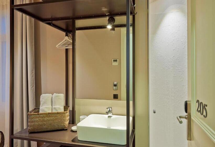 Номер Стандарт, Hostal Central Barcelona