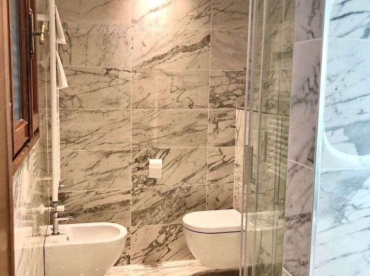 اتاق استاندارد سه نفره, Ariel Silva