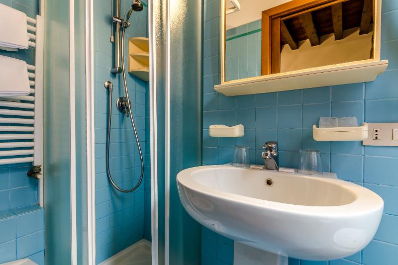 اتاق استاندارد چهار تخته, Ariel Silva