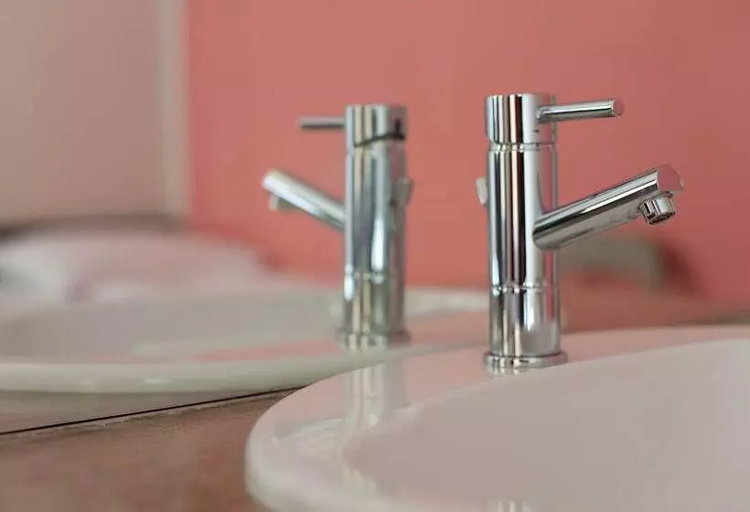Standard Neljän Hengen Huone Jaettu Kylpyhuone, Czech Inn