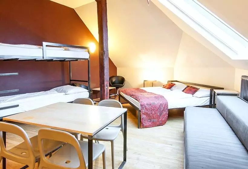 Standard-studio, Czech Inn