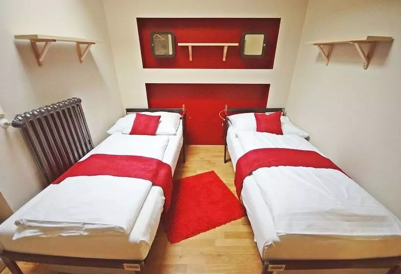 Vuode Makuusalissa, Czech Inn