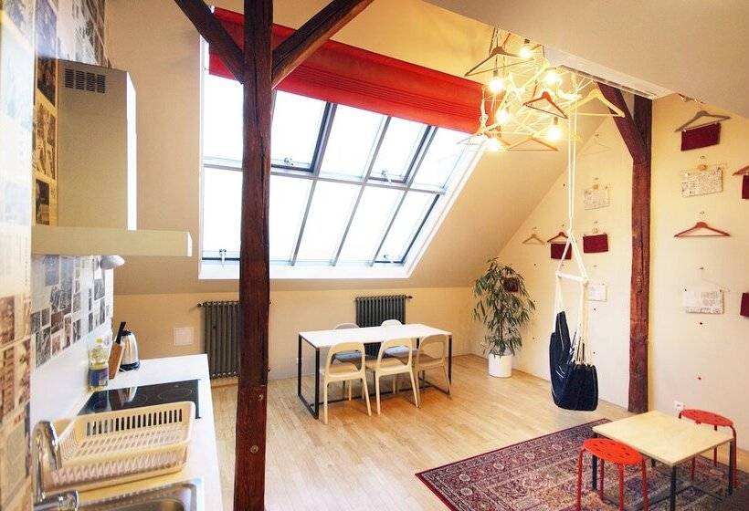 Cama em Quarto Compartilhado, Czech Inn