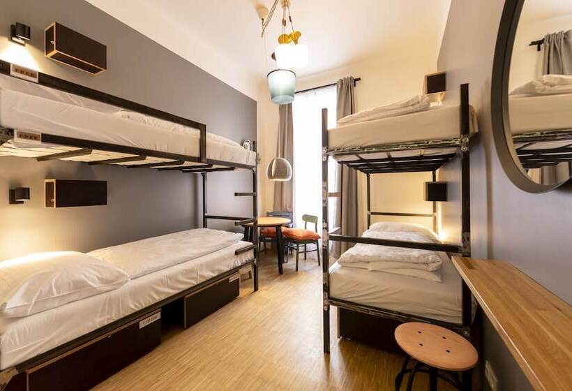Cama em Quarto Compartilhado, Czech Inn