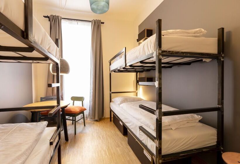 Cama em Quarto Compartilhado, Czech Inn