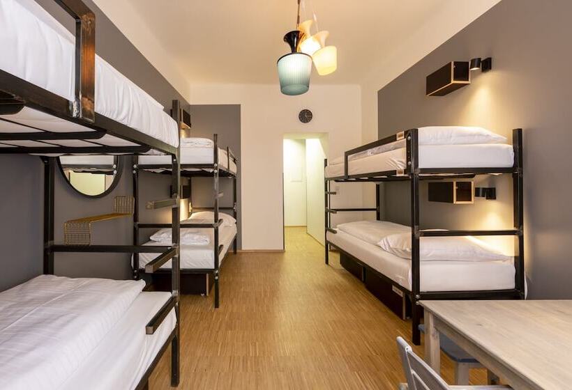 Cama em Quarto Compartilhado, Czech Inn