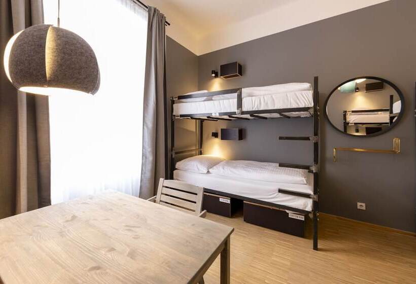 Cama em Quarto Compartilhado, Czech Inn
