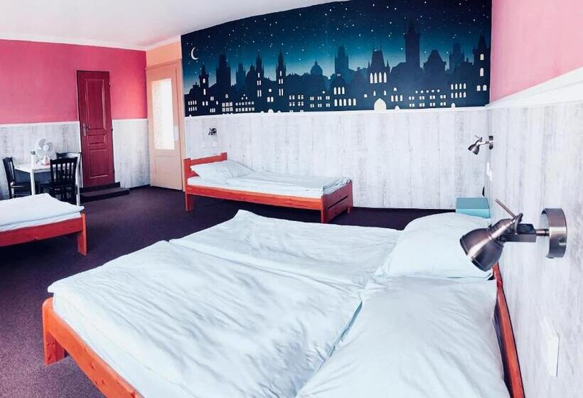 اتاق استاندارد چهار تخته, Hostel Downtown