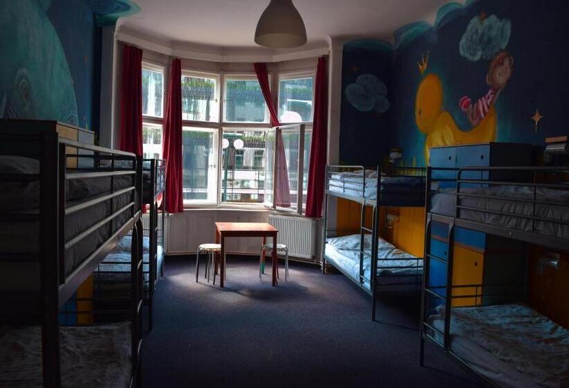 اتاق استاندارد با سرویس بهداشتی مشترک, Hostel Downtown