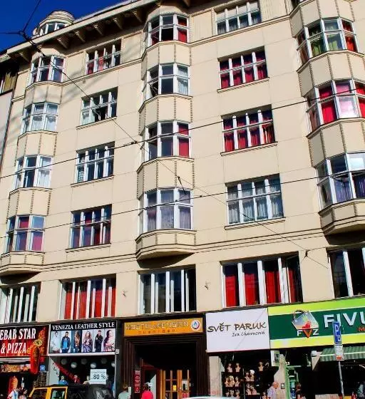 Perhehuone, Hostel Downtown